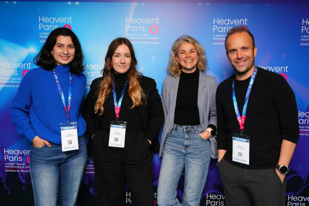Quatre personnes souriantes lors d'un événement à Paris.